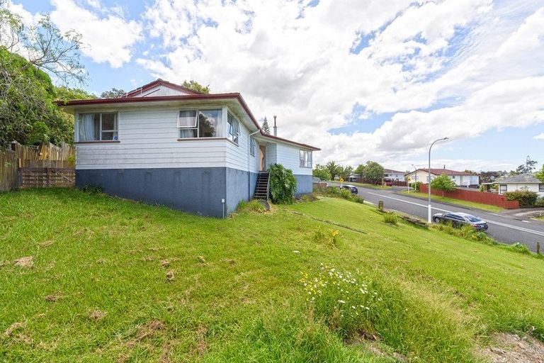 Photo of property in 61 Reynella Drive, Massey, Auckland, 0614