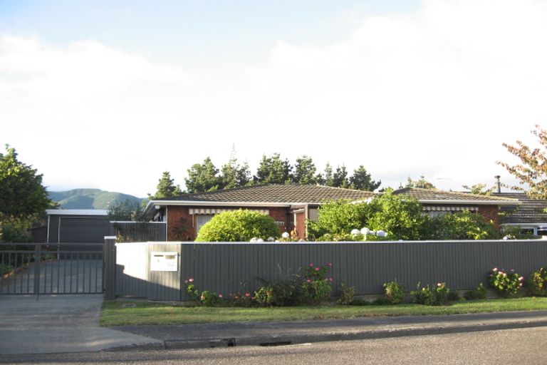 Photo of property in 6 Nugget Grove, Raumati Beach, Paraparaumu, 5032