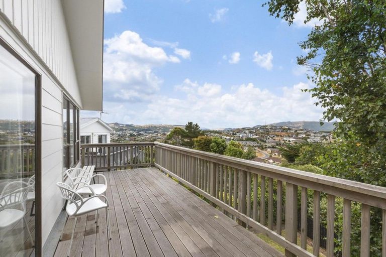 Photo of property in 10 Toporoa View, Ascot Park, Porirua, 5024