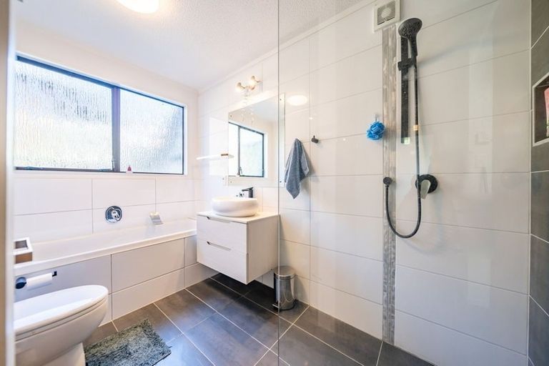 Photo of property in 27 Postgate Drive, Whitby, Porirua, 5024