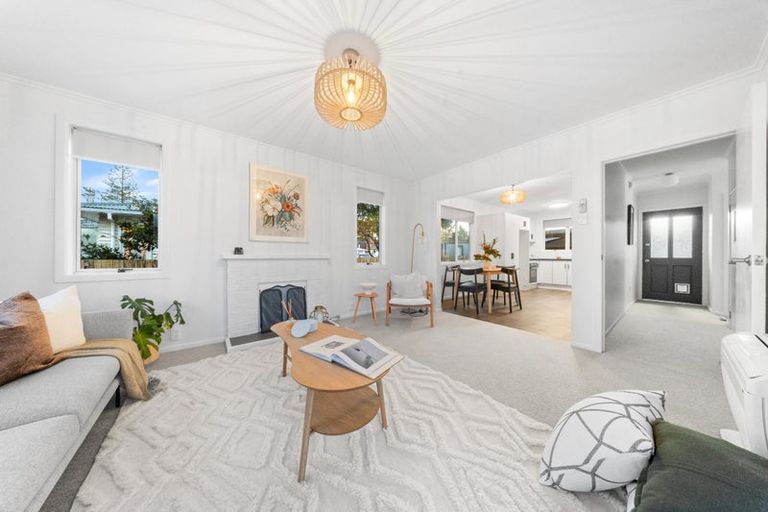 Photo of property in 37 Mckenzie Road, Mangere Bridge, Auckland, 2022