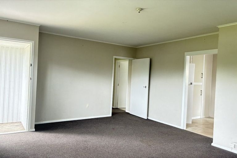 Photo of property in 2/468 Swanson Road, Ranui, Auckland, 0612