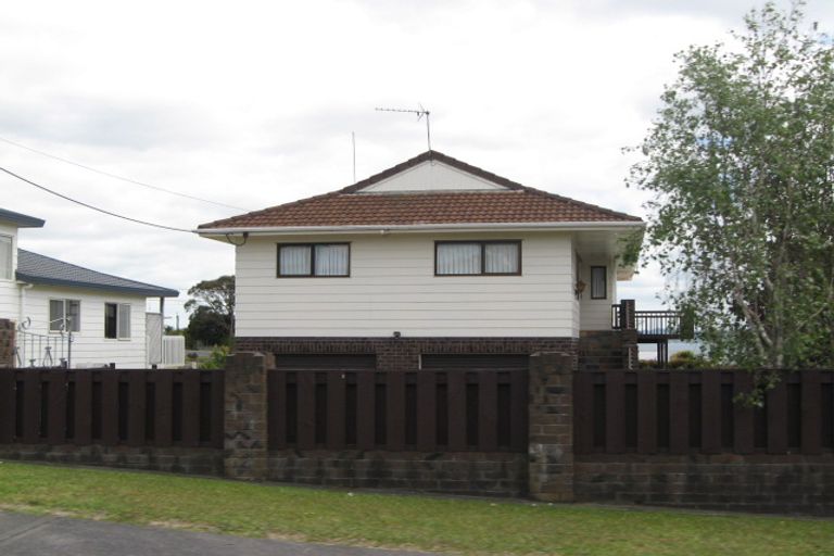 Photo of property in 4 De Luen Avenue, Tindalls Beach, Whangaparaoa, 0930