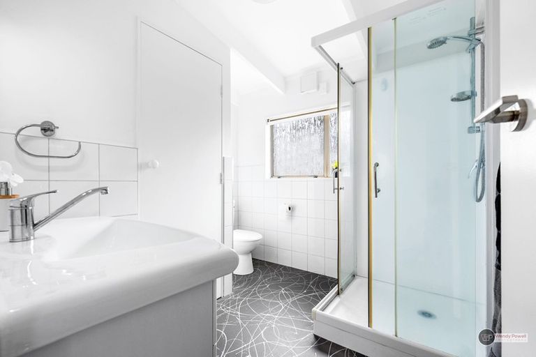 Photo of property in 47 Pokohiwi Road, Normandale, Lower Hutt, 5010