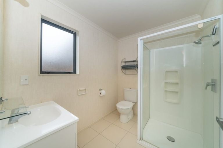 Photo of property in 32 Tennyson Avenue, Kelvin Grove, Palmerston North, 4414