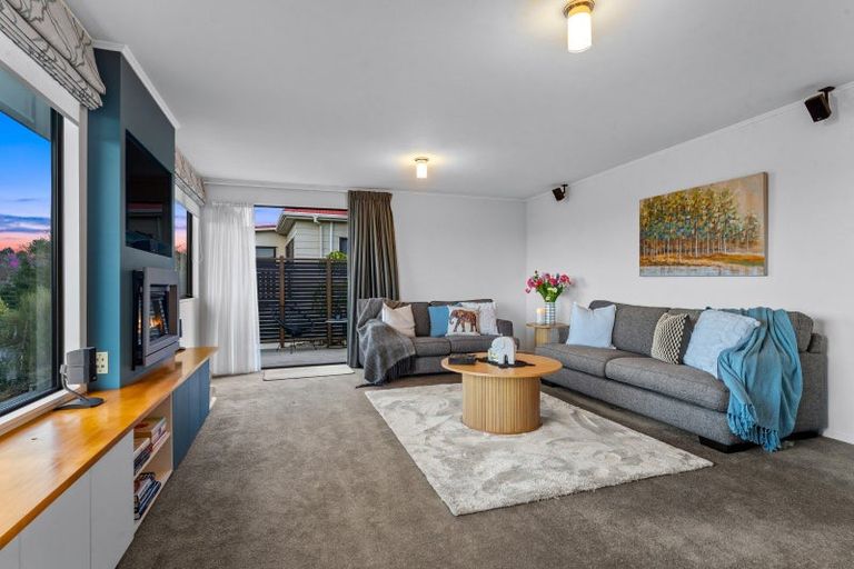 Photo of property in 15 Tableau Place, Totara Vale, Auckland, 0629
