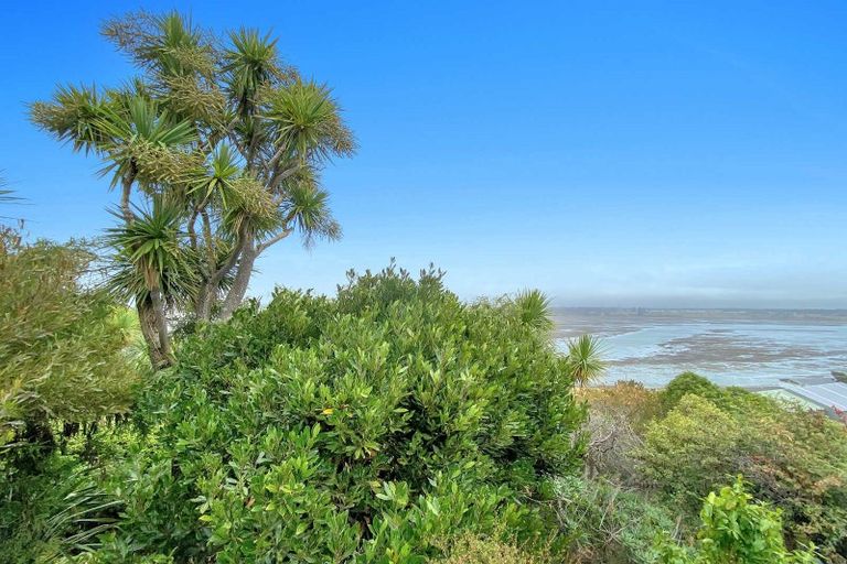 Photo of property in 1 Menlo Terrace, Mount Pleasant, Christchurch, 8081