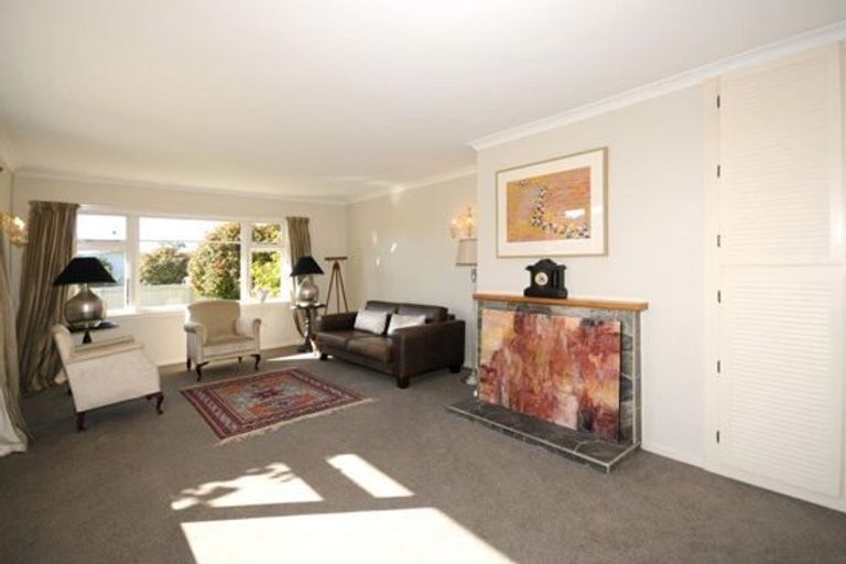 Photo of property in 11 Grimseys Road, Redwood, Christchurch, 8051