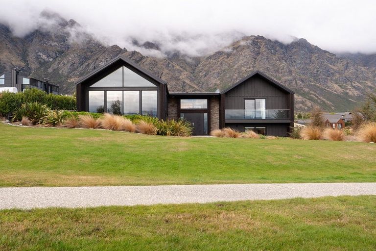 Photo of property in 35 Jacks Point Rise, Jacks Point, Queenstown, 9371