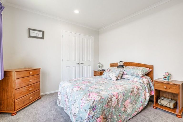 Photo of property in 4 Toledo Avenue, Henderson, Auckland, 0612