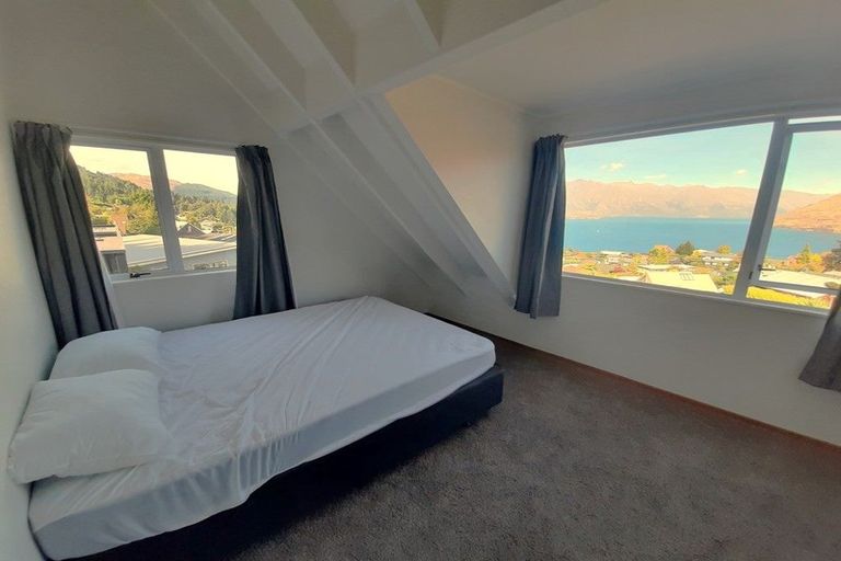 Photo of property in 32 Avalon Crescent, Fernhill, Queenstown, 9300