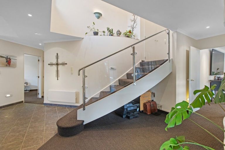 Photo of property in 22 Kinross Drive, Merrilands, New Plymouth, 4312