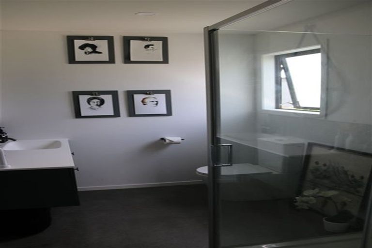 Photo of property in 15 Whitcombe Place, Darfield, 7571