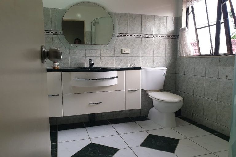 Photo of property in 14 San Domingo Rise, Henderson, Auckland, 0612