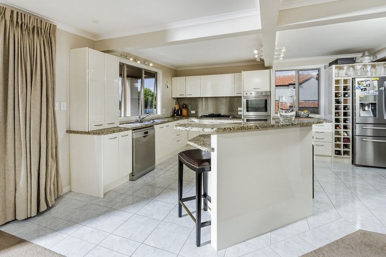 Photo of property in 254a Hurstmere Road, Takapuna, Auckland, 0622