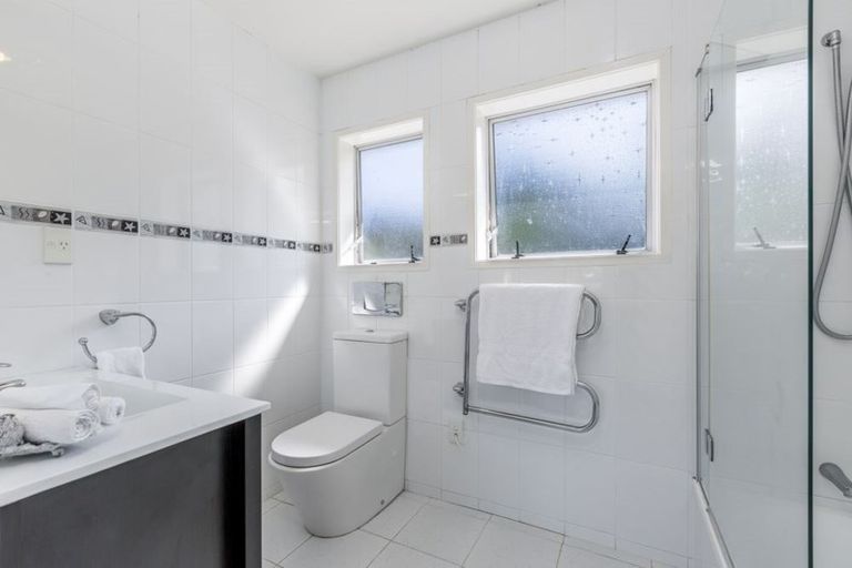 Photo of property in 100 Stapleford Crescent, Browns Bay, Auckland, 0630