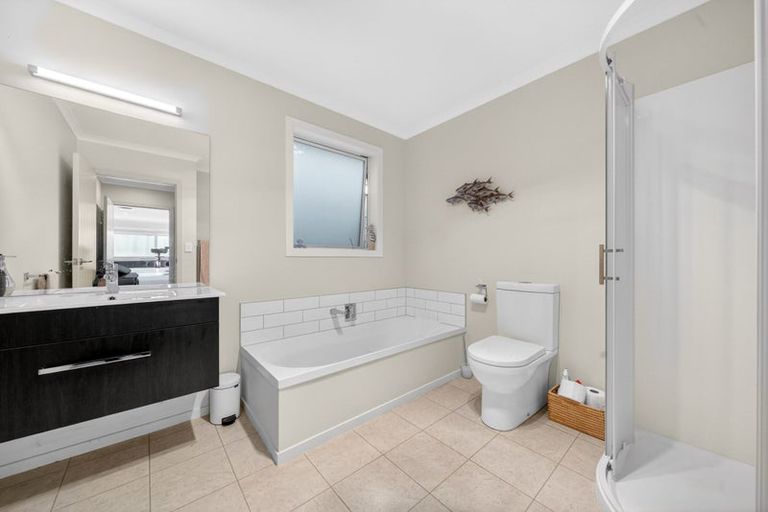 Photo of property in 5 Tarata Grove, Lansdowne, Masterton, 5810