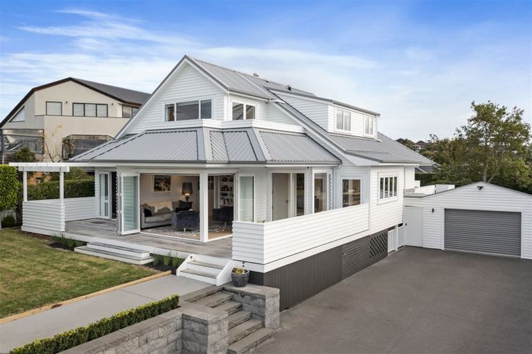 Photo of property in 136 Mellons Bay Road, Mellons Bay, Auckland, 2014