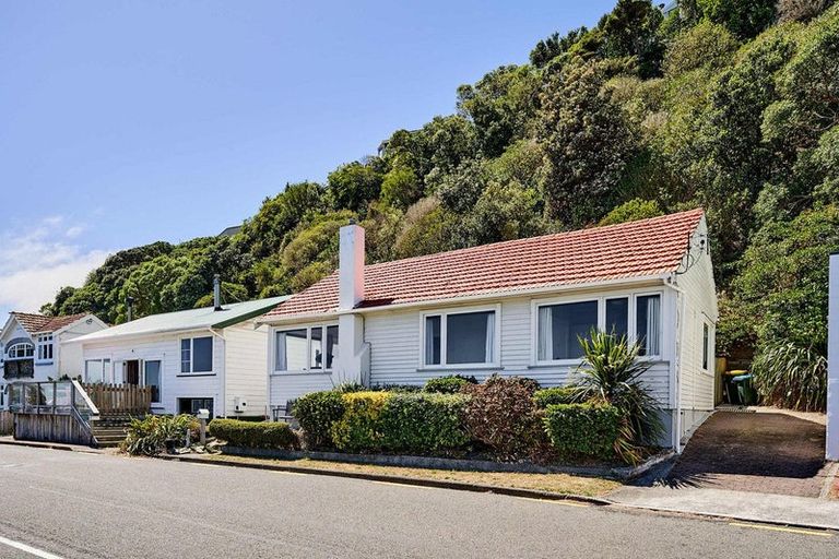 Photo of property in 32 Moana Road, Plimmerton, Porirua, 5026