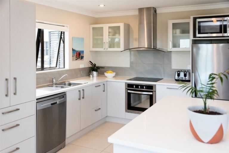 Photo of property in 4a Rodney Street, Howick, Auckland, 2014