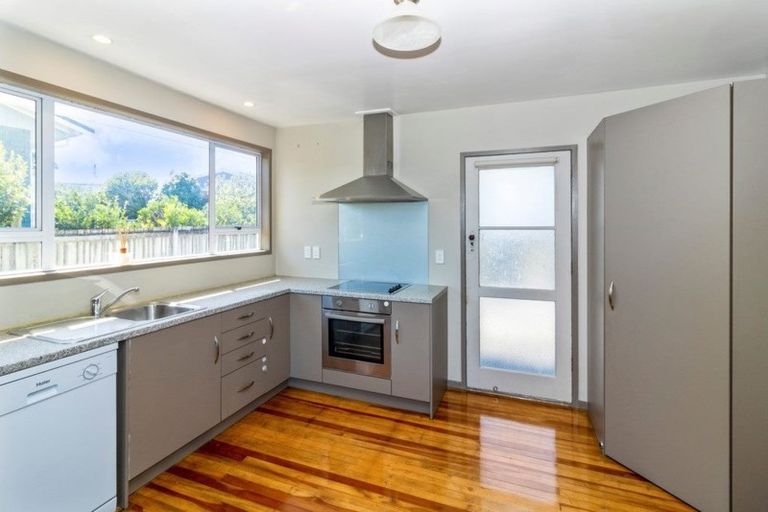 Photo of property in 20 Rospeath Crescent, Spotswood, New Plymouth, 4310