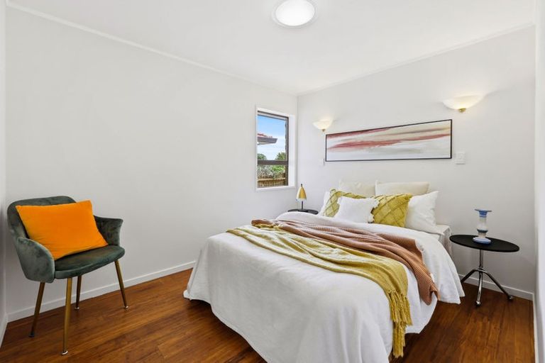 Photo of property in 2/39 Rapallo Place, Farm Cove, Auckland, 2012