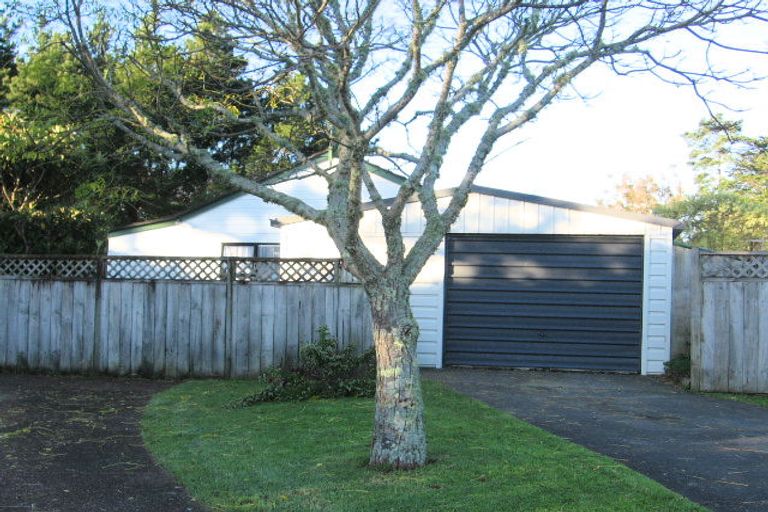 Photo of property in 42 Redlands Grove, Swanson, Auckland, 0612