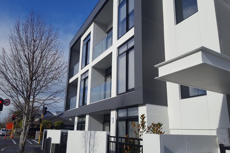 Photo of property in 3a Luxton Place, Mount Pleasant, Christchurch, 8081