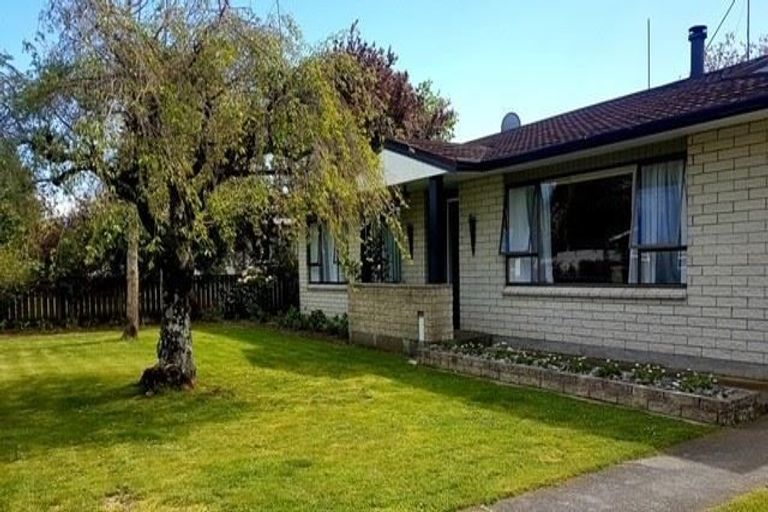 Photo of property in 19 Mcmaster Street, Greytown, 5712
