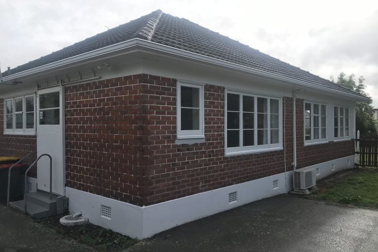 Photo of property in 2 Kawaka Street, Riccarton, Christchurch, 8041