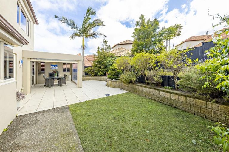 Photo of property in 14 Brooke Ridge Rise, East Tamaki Heights, Auckland, 2016