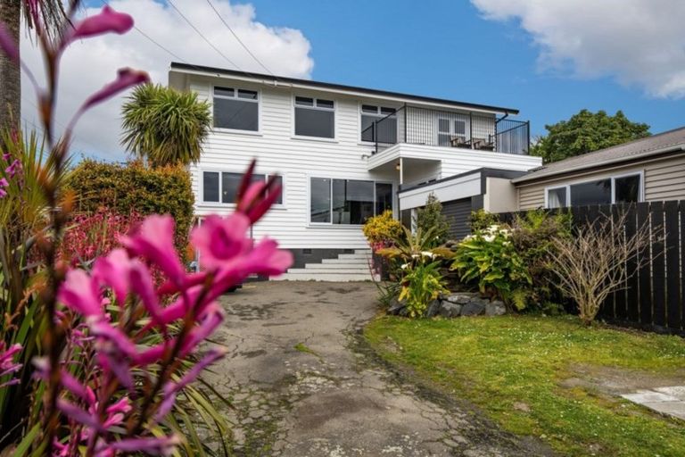 Photo of property in 2/11 Awarua Street, Elsdon, Porirua, 5022