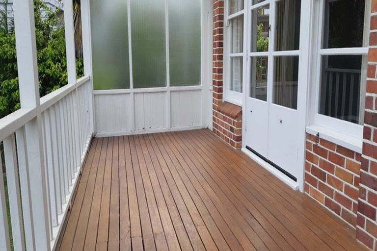 Photo of property in 31 Norwood Road, Bayswater, Auckland, 0622