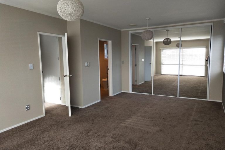 Photo of property in 22 Sturges Road, Henderson, Auckland, 0612