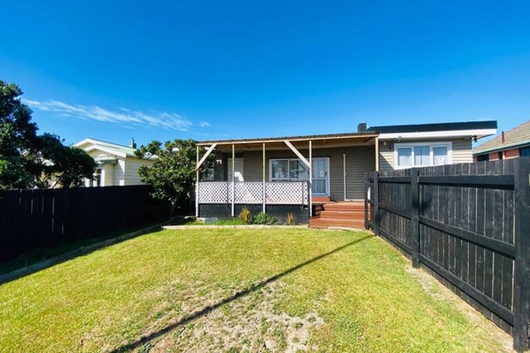 Photo of property in 305 Richardson Road, New Windsor, Auckland, 1041
