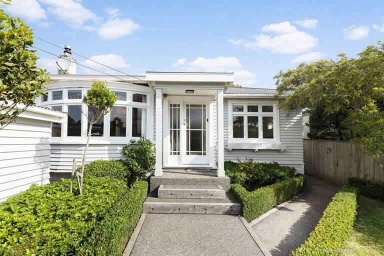 Photo of property in 13 Firth Terrace, Karori, Wellington, 6012