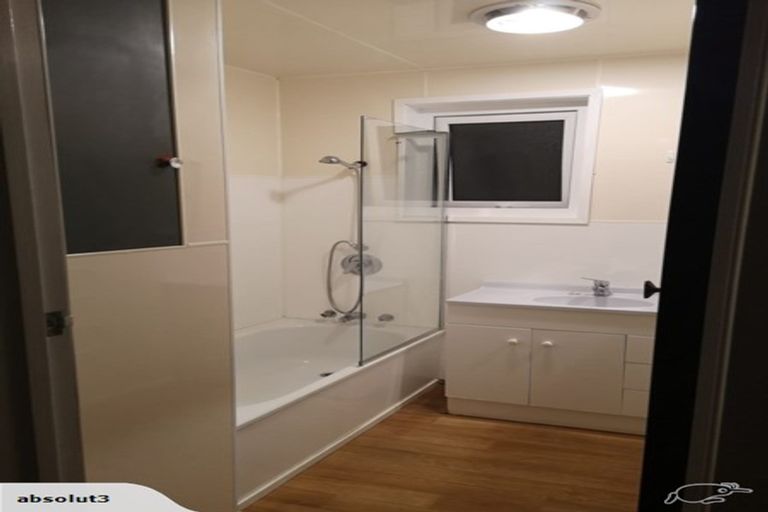 Photo of property in 2/15 Hanlon Crescent, Narrow Neck, Auckland, 0624