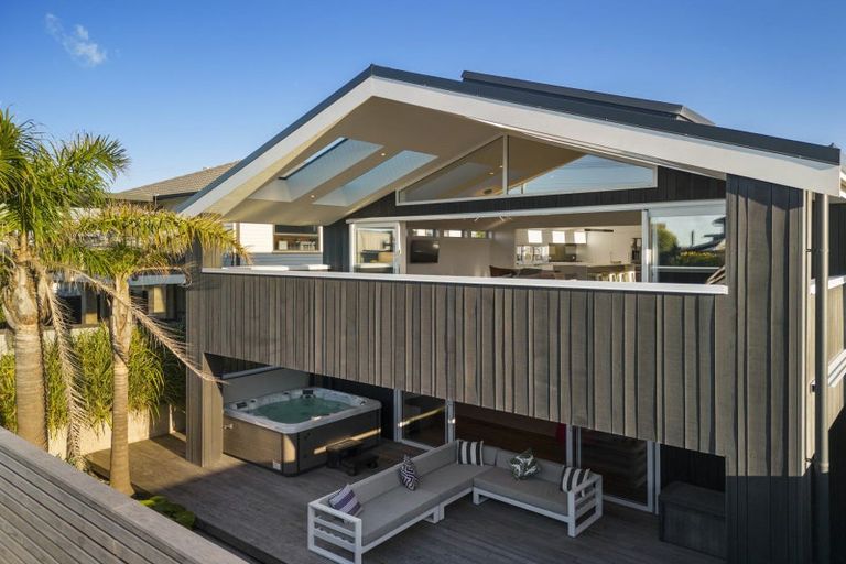 Photo of property in 112 Karewa Parade, Papamoa Beach, Papamoa, 3118