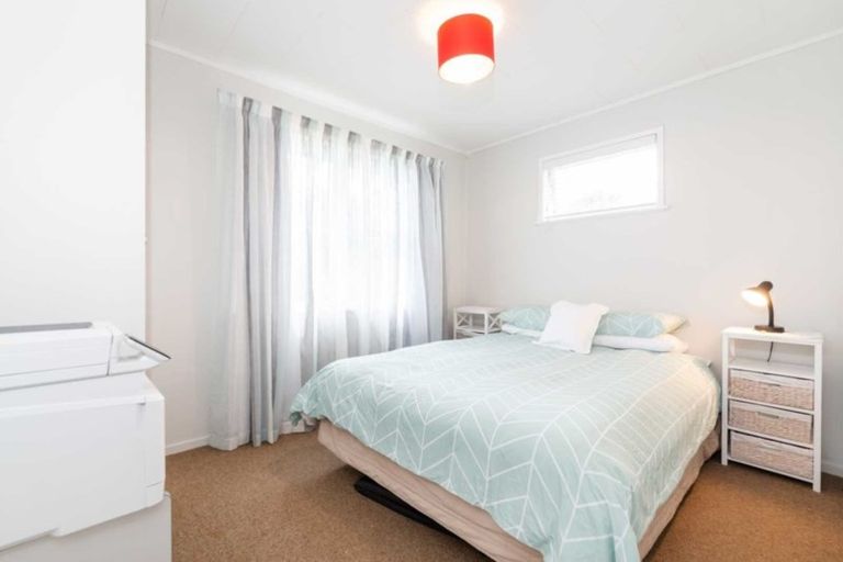 Photo of property in 36 Butterworth Drive, Glendene, Auckland, 0602