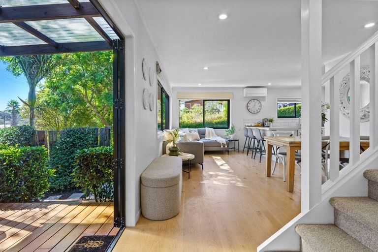 Photo of property in 1/12 Philson Terrace, Browns Bay, Auckland, 0630