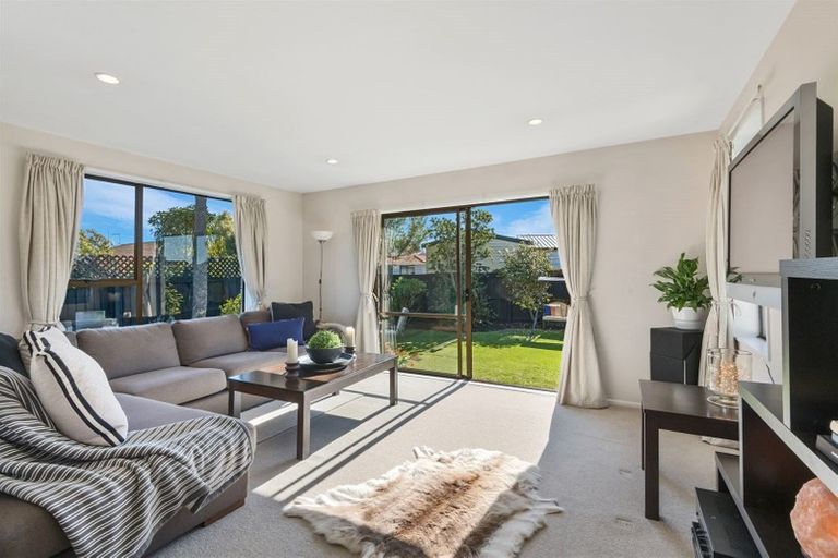 Photo of property in 2/71a Glenmore Avenue, Casebrook, Christchurch, 8051