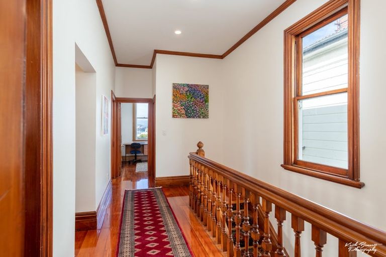 Photo of property in 37 Grant Road, Thorndon, Wellington, 6011