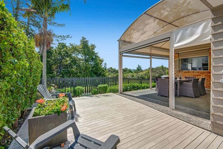 Photo of property in 7 Kingtide Place, Red Beach, 0932