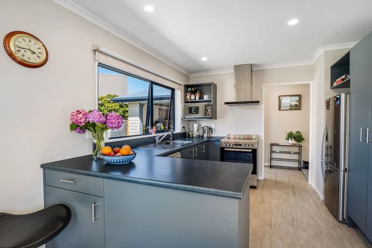 Photo of property in 32 Somerset Crescent, Highbury, Palmerston North, 4412