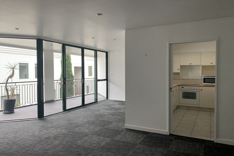 Photo of property in St James Courts, 2/77 Gloucester Street, Christchurch Central, Christchurch, 8013