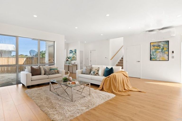 Photo of property in 8b Karamu Street, Te Atatu Peninsula, Auckland, 0610