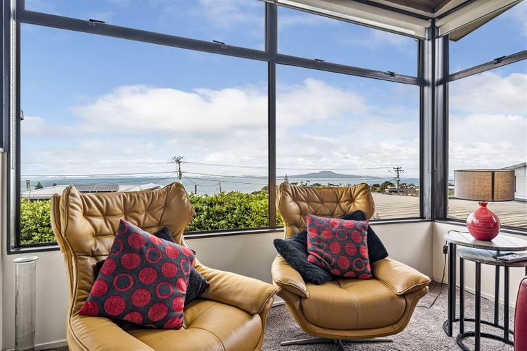 Photo of property in 2/72 Gulf View Road, Murrays Bay, Auckland, 0630