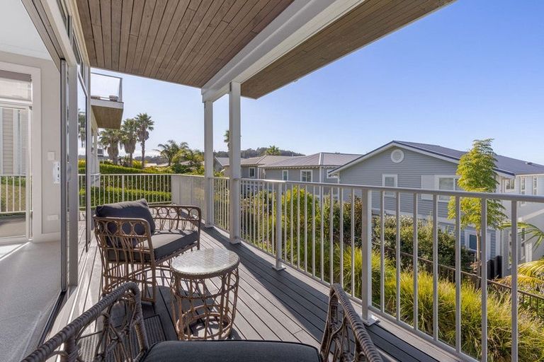 Photo of property in 18 Panorama Heights, Orewa, 0931