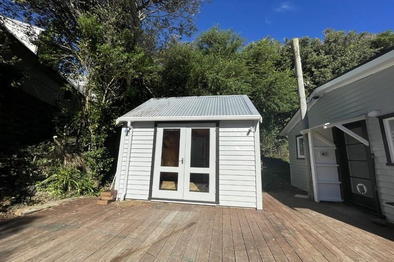 Photo of property in 143 Seatoun Heights Road, Miramar, Wellington, 6022