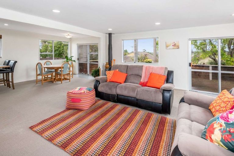 Photo of property in 135 Aviemore Drive, Highland Park, Auckland, 2010